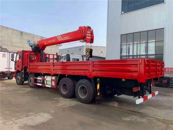 解放 前四后八隨車(chē)吊新品上市