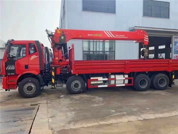 解放 前四后八隨車(chē)吊新品上市