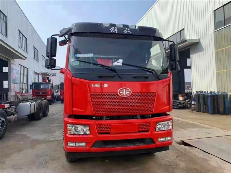 解放 前四后八隨車(chē)吊新品上市