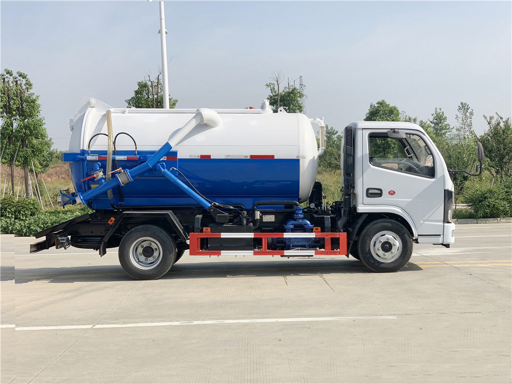 4.5方東風(fēng)D6 吸污車