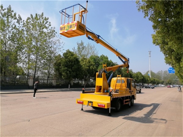 東風(fēng)13.5米高空作業(yè)車